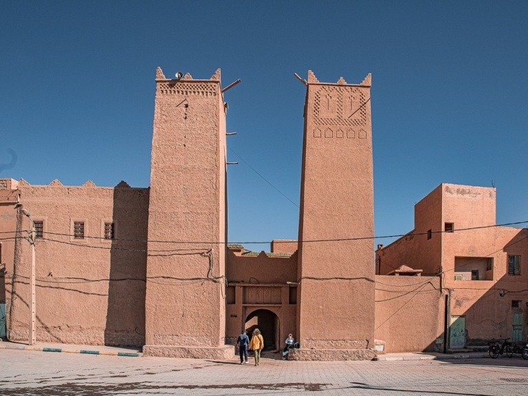 تحت أسقف الطين.. لماذا يرفض سكان “قصر كلميمة” مغادرة بيوتهم الآيلة للسقوط؟