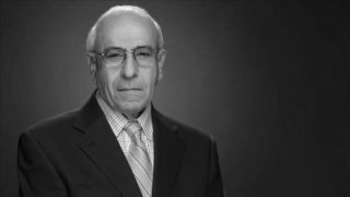 وفاة جميل عازر.. أحد مؤسسي قناة الجزيرة وصاحب شعار “الرأي والرأي الآخر”