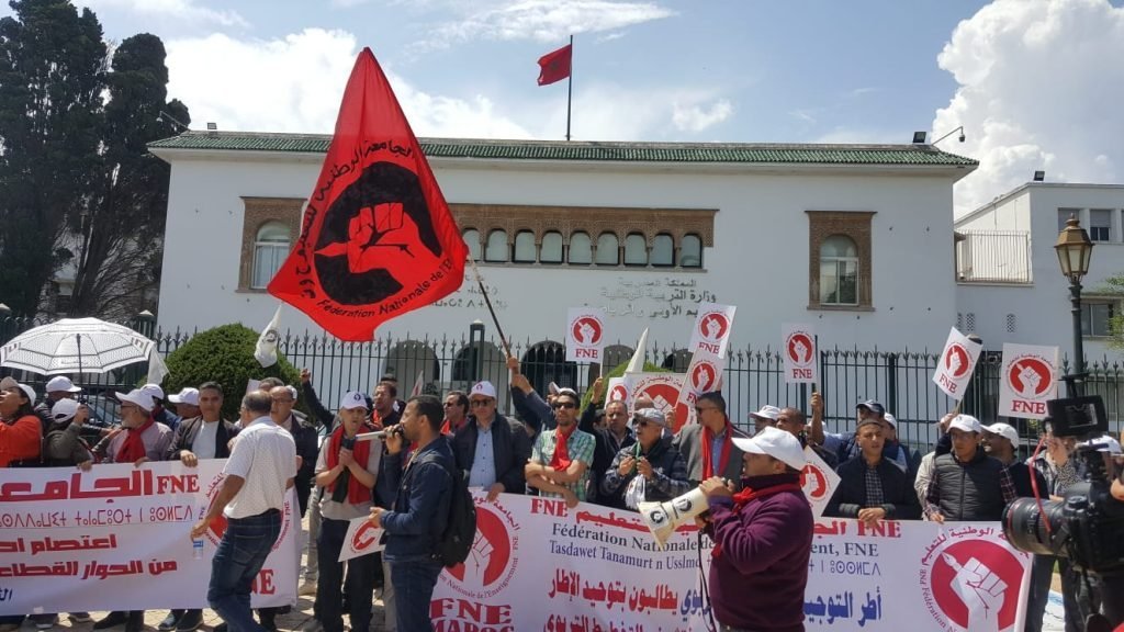 نقابة تحذر من تدهور أوضاع أساتذة الابتدائي وتطالب بتعويض خاص لمدارس الريادة