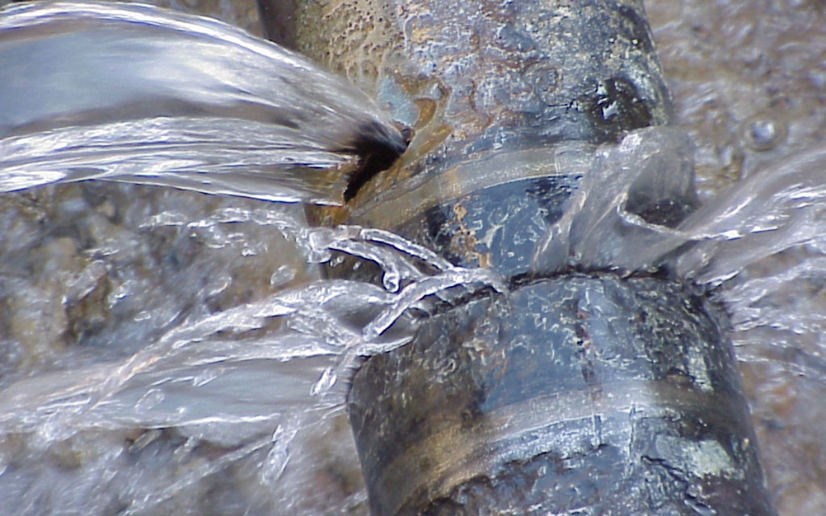 هوس “المياه المعززة”: كيف صنع TikTok موجة ترطيب مبالغ فيها بين الشباب؟