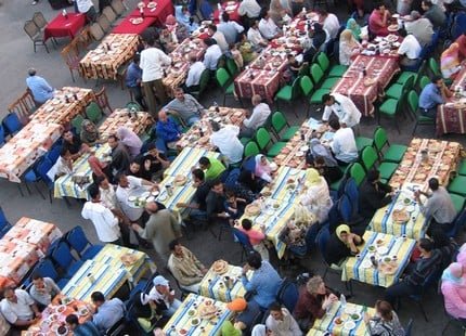 مراكش بلا موائد رحمان: أين اختفى إرث التضامن؟ ومن يملأ فراغ مائدة كانت تجمع الفقراء وعابري السبيل؟