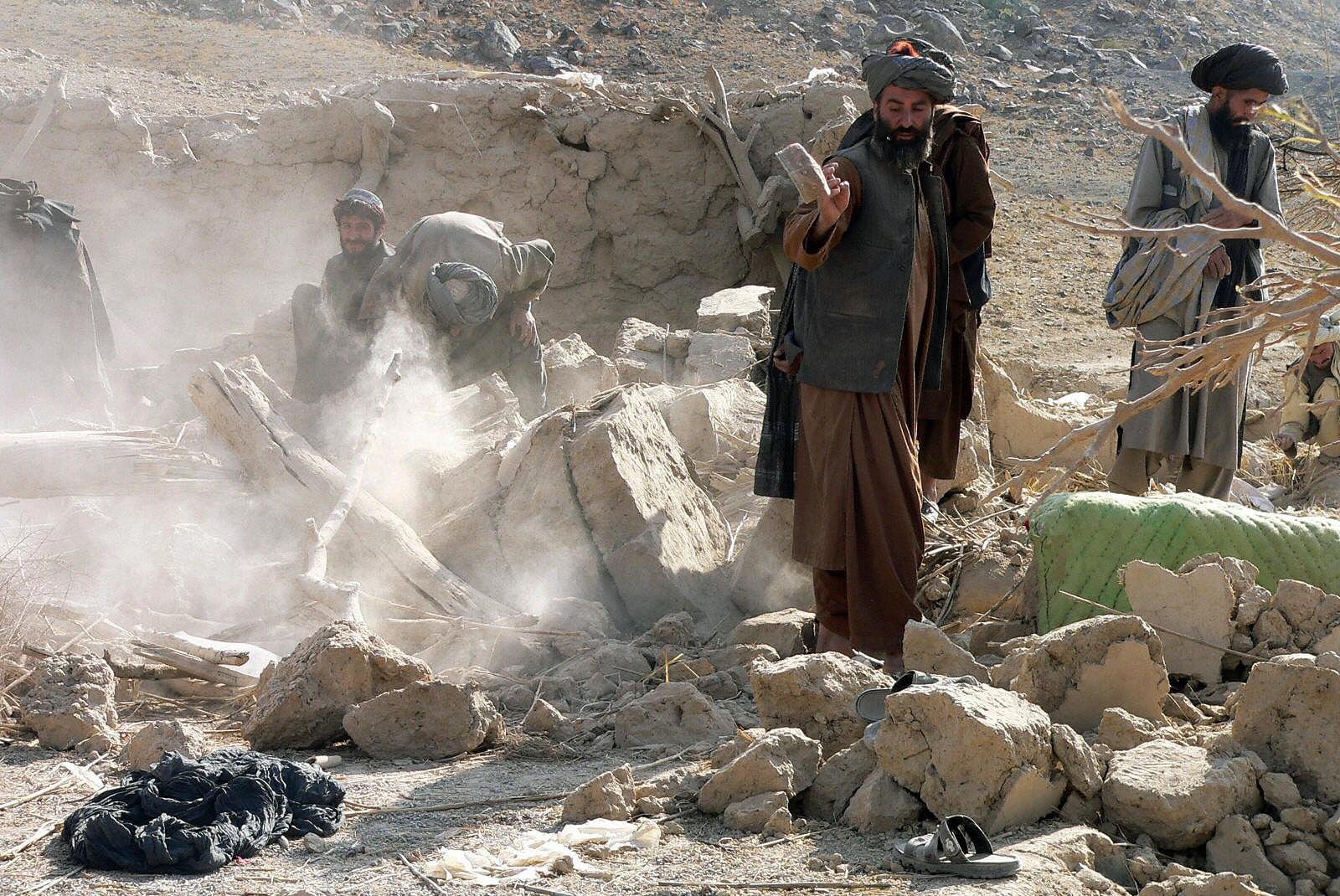 عشرات القتلى في قصف باكستاني داخل أفغانستان… كابل تتوعد بالرد والتصعيد يطرق أبواب المنطقة