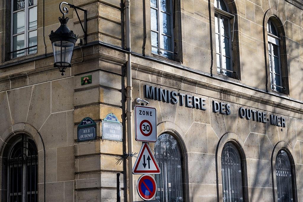 تصريحات أميركية تشعل باريس: فرنسا تستدعي السفير بعد مقتل ناشط يميني متطرف