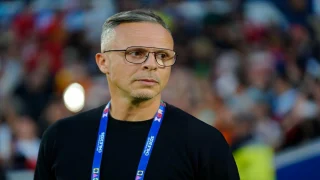 الكرة المغربية في حالة ترقب: استقالة الركراكي تضعه على المحك وظهور مرشح محتمل