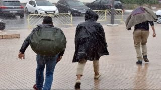 جهة طنجة-تطوان-الحسيمة تحت الأمطار الغزيرة… تعليق الدراسة يحمي آلاف التلاميذ والطلبة