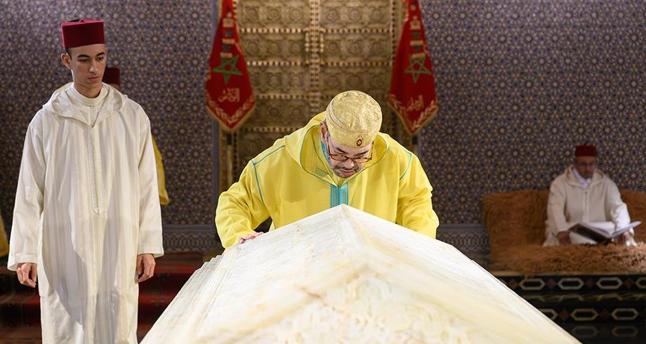 أمير المؤمنين صاحب الجلالة الملك محمد السادس يترحم على روح جلالة المغفور له الملك محمد الخامس