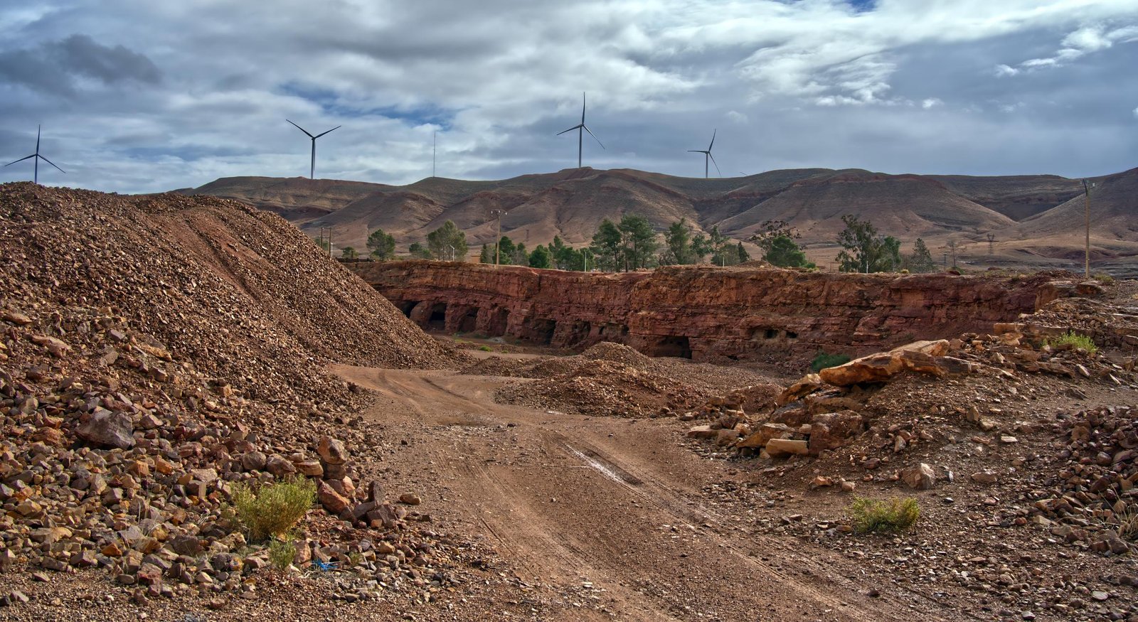 تافيلالت وفجيج على صفيح الاستثمار المعدني: 361 جزءا منجميا في أكبر عملية فتح تنافسي بالشرق المغربي