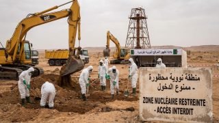 الجزائر تفتح جراح الماضي النووي.. وتبدأ أول عملية تطهير لمواقع التفجيرات الفرنسية