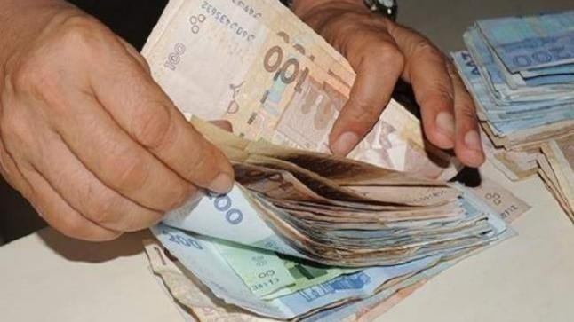 المغاربة يضخون 1348 مليار درهم في ودائع لدى الأبناك.. بفوائد لا تتعدى 2,76%