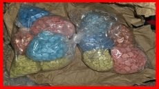 تفكيك شبكة ترويج “الإكستازي” بمكناس وحجز 2000 قرص مهلوس