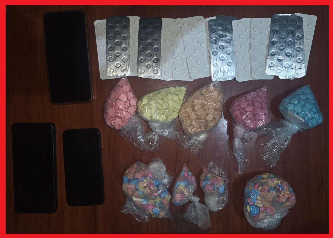 عملية أمنية بمكناس تطيح بسيدتين متلبستين بحيازة كميات كبيرة من الأقراص المهلوسة