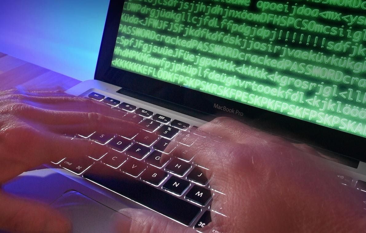 هجمات سيبرانية “حرجة” تستهدف واتساب وسيغنال.. وتحذيرات رسمية من اختراقات عبر الهندسة الاجتماعية