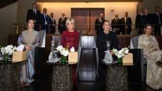 الأميرات للا خديجة وللا مريم وللا حسناء يحضرن رفقة بريجيت ماكرون العرض الافتتاحي للمسرح الملكي