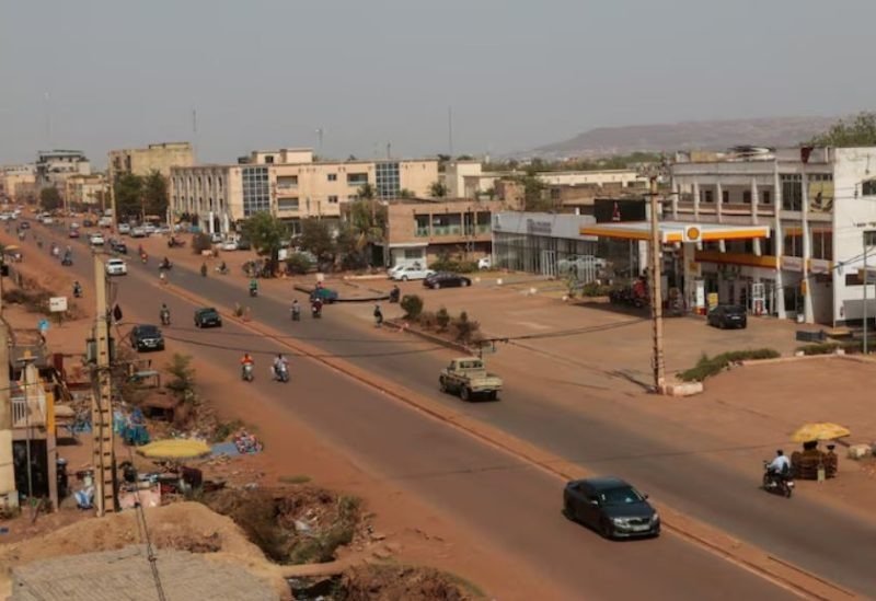 فرنسا تدعو رعاياها إلى مغادرة مالي على وجه السرعة بعد هجمات منسقة تهز باماكو