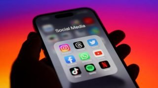 اليونان تشدد الخناق على “السوشيال ميديا”.. حظر مرتقب على القاصرين