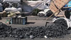 الفحم يلحق بسلسلة الغلاء.. مؤشرات مقلقة قبل موسم الأضاحي