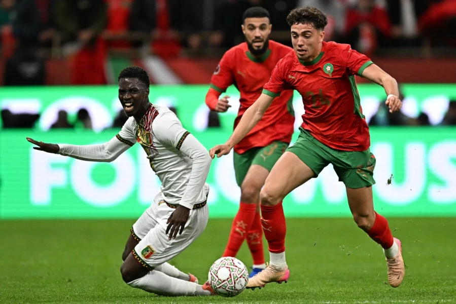 نائل العيناوي يشعل صراع الكبار… ريال مدريد وبرشلونة يدخلان السباق لخطف نجم المغرب