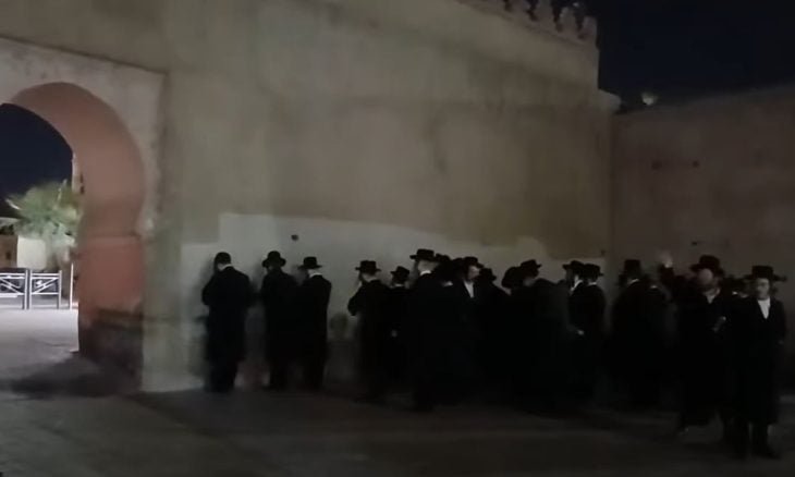 جدل “طقوس باب دكالة” يخرج نشطاء للاحتجاج دعما لفلسطين