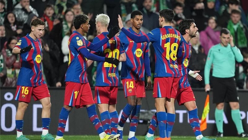 برشلونة يحسم “الكلاسيكو” ويتوج بلقب الليغا بعد إسقاط ريال مدريد بثنائية نظيفة