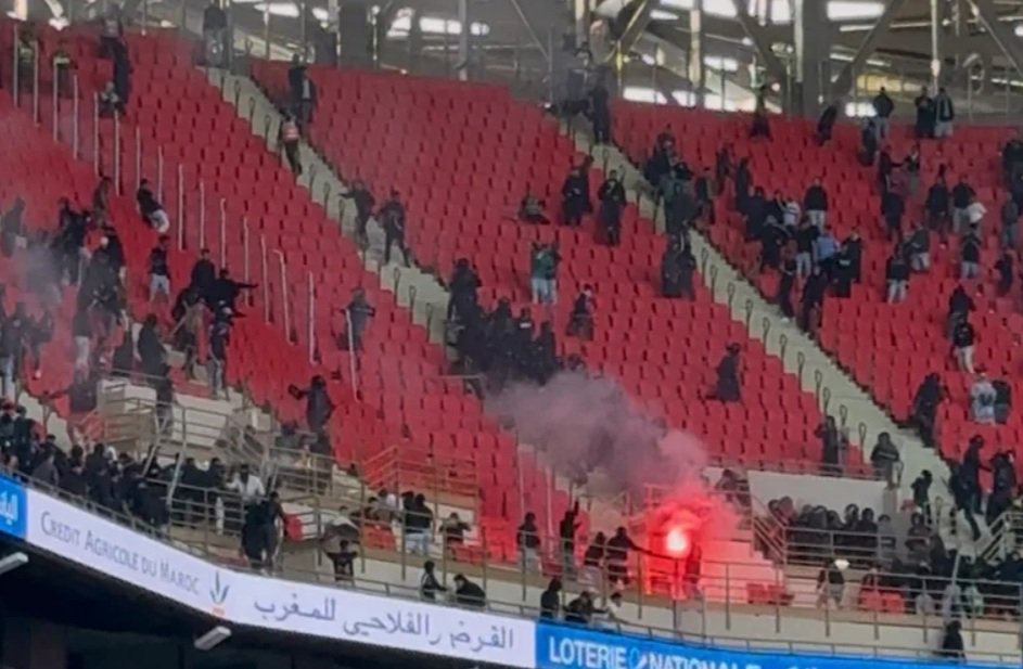 شغب “الكلاسيكو” يشعل قرارات نارية.. منع جماهير الجيش والرجاء حتى نهاية الموسم