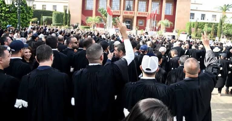 تصعيد جديد للمحامين ضد مشروع قانون المهنة.. ووقفة احتجاجية مرتقبة أمام البرلمان