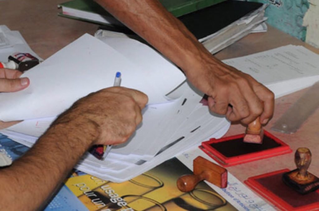 تفكيك شبكة جزائريين متورطين في تزوير وثائق الإقامة وترويج المخدرات بالمغرب