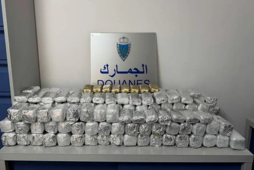 إحباط محاولتين متتاليتين لتهريب 74 كيلوغراما من الشيرا بمعبر باب سبتة