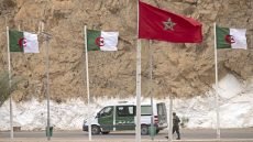 الجزائر تسلم 24 مغربيا محتجزا وجثة مواطن عبر معبر زوج بغال