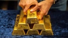 الذهب يهبط إلى أدنى مستوياته في أسبوعين بعد أكبر خسارة يومية منذ شهر