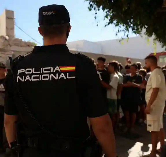 المفوضية الأوروبية تحسم موقفها من إعادة قاصري سبتة