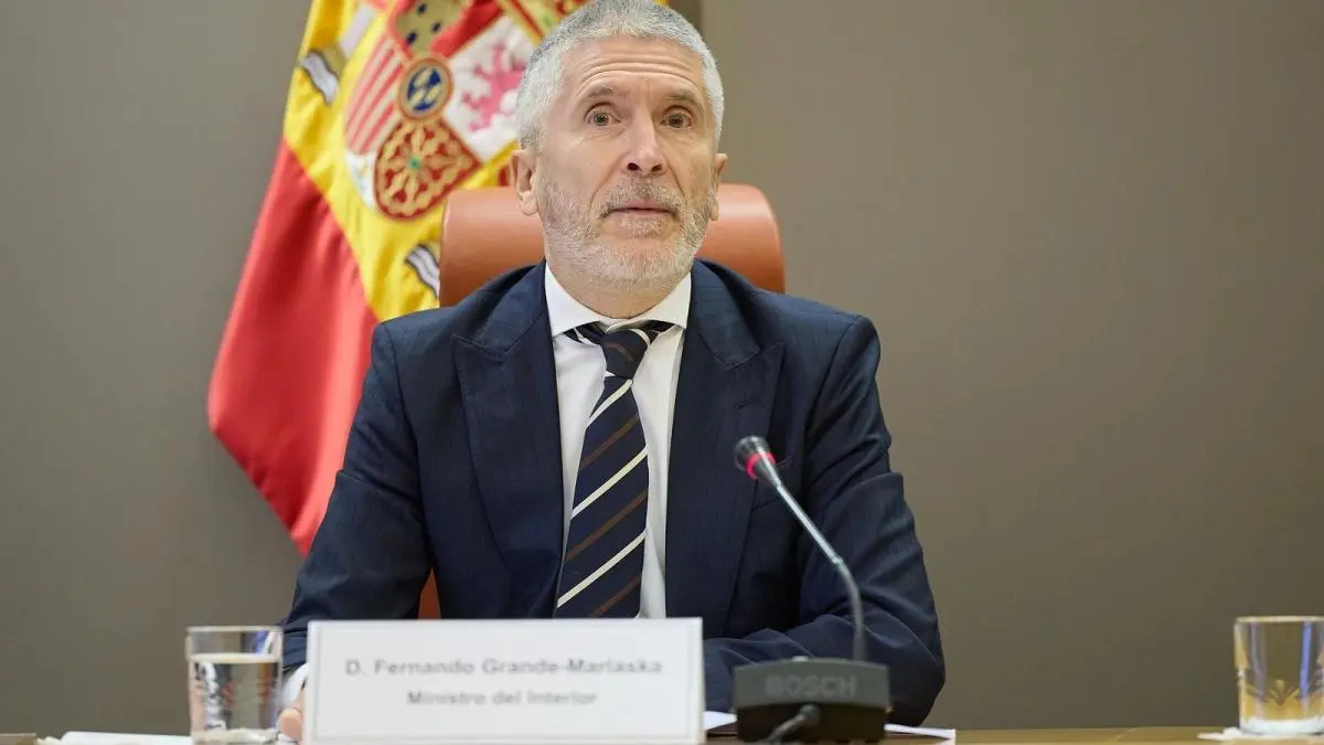 وزير الداخلية الإسباني يدافع عن التنسيق مع المغرب في أزمة العبور نحو سبتة