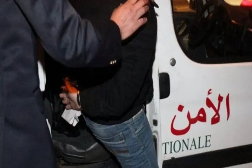 طنجة.. توقيف قاصر بعد تداول فيديو يوثق سرقة هاتف من داخل سيارة