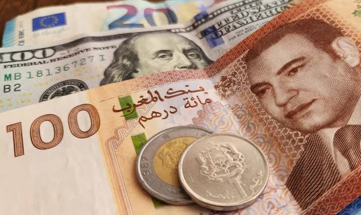 الدولار يتراجع أمام الدرهم ويستقر عند 9,32