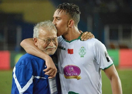 وفاة والد سفيان رحيمي بعد معاناة مع المرض.. الحزن يخيم على أسرة الرجاء الرياضي